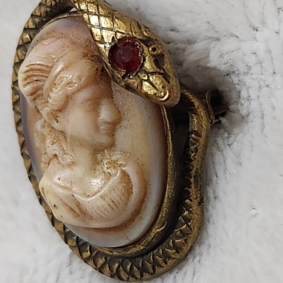 Vintage Shell Cameo Serpent Brooch Red Rhinestone Eye 1940s - Picture 12 of 14